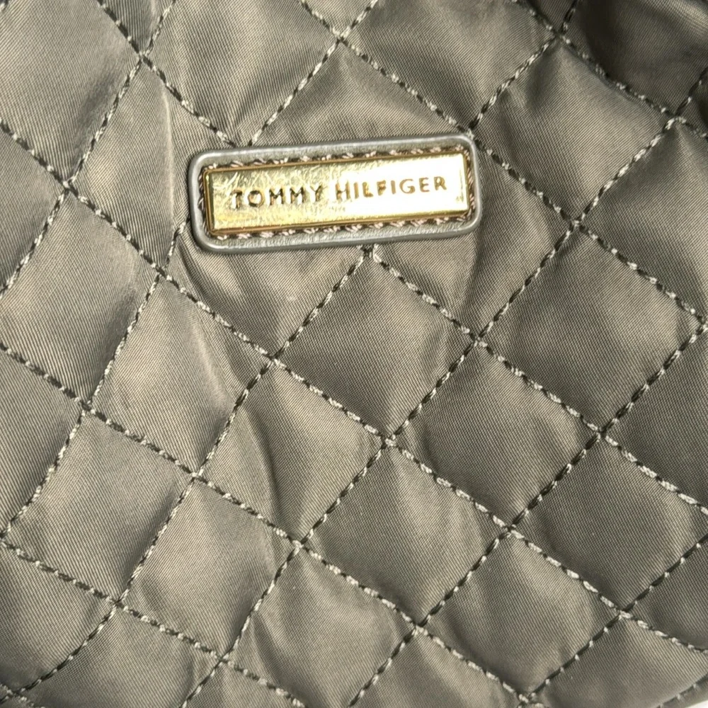 ♥️🐢 Tommy Hilfiger Tote 🐢♥️ - Picture 3 of 10
